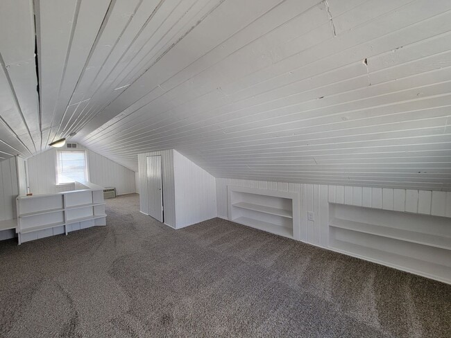 Building Photo - 3 Bed 2 Bath House