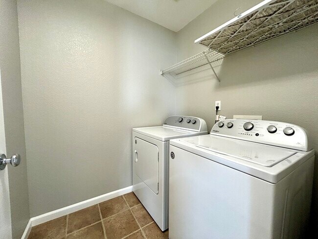 Building Photo - Beautiful 3 Bedroom Located in Roseville Strada Community!