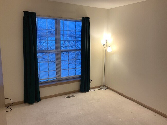 Building Photo - 2196 Rossiter Pkwy