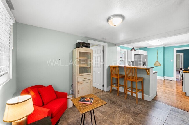 Building Photo - 1930'S AMAZING CRAFTSMAN HOME...3 BEDROOM/...