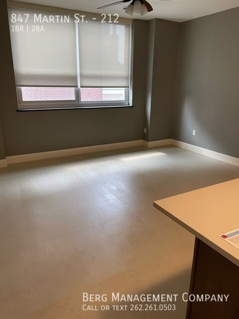 Building Photo - 847 Martin St