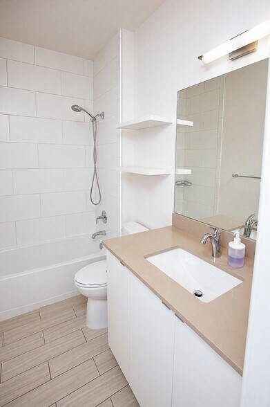Building Photo - 151 Shoreline Ct