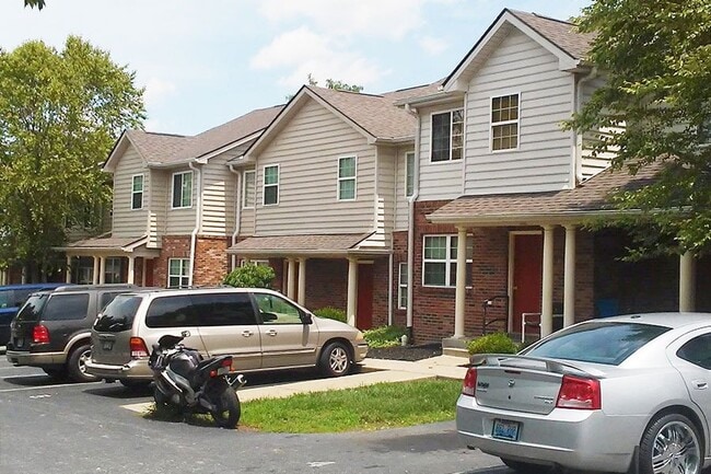 Building Photo - NICHOLASVILLE GREENS TOWNHOMES