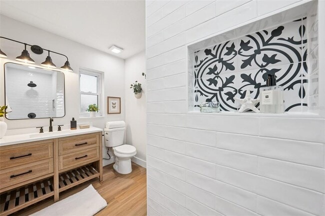 Building Photo - 311 Shore Dr E