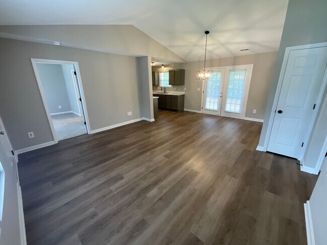 Building Photo - 2711 Ingleside Dr