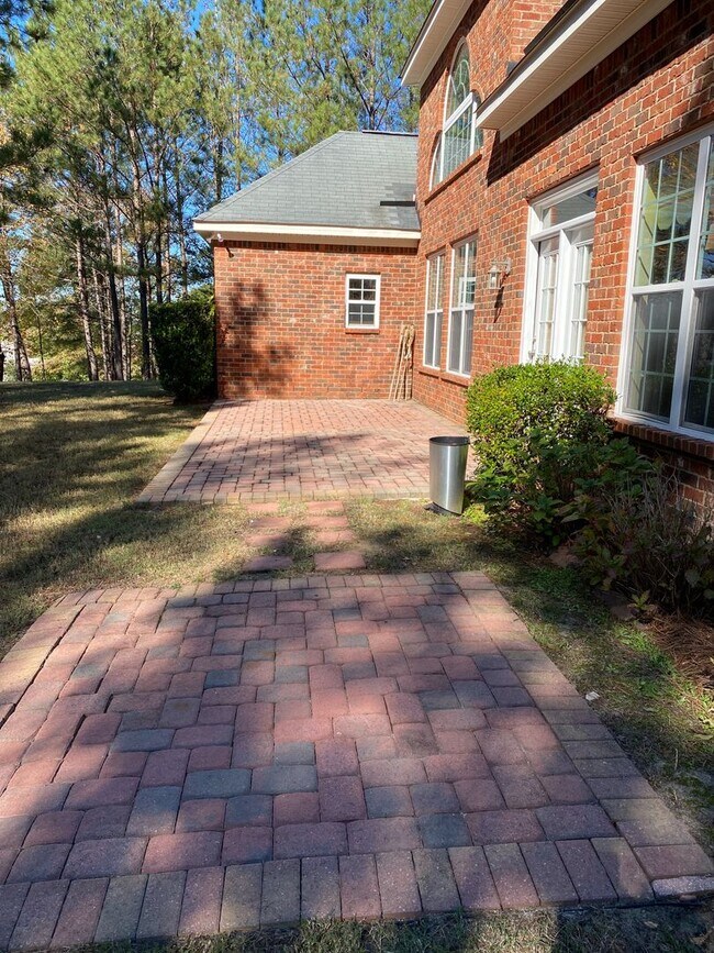 Building Photo - 1002 Dorset Ln