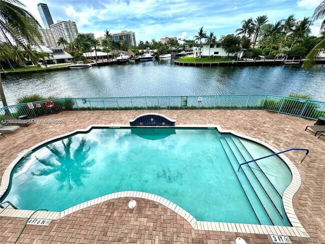 Building Photo - 201 Golden Isles Dr