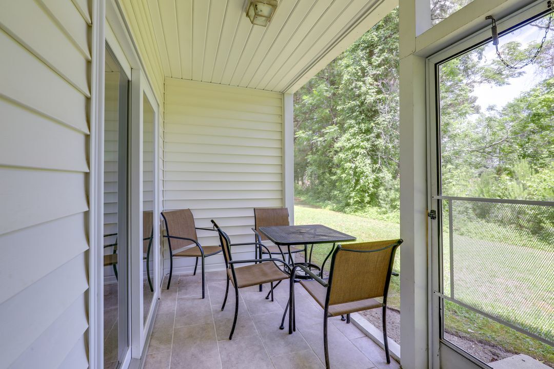 Building Photo - 1278 River Oaks Dr