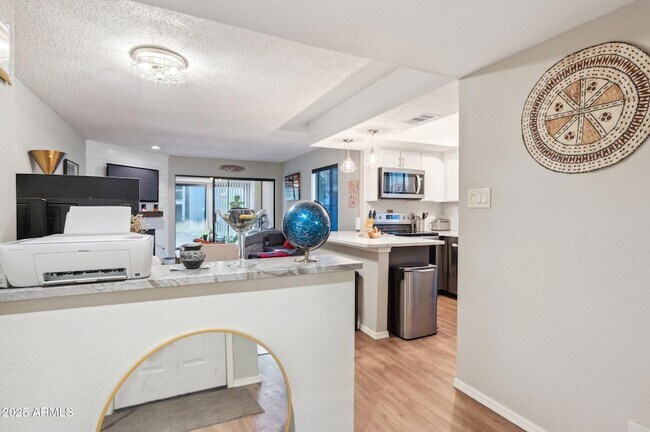 Building Photo - 205 N 74th St