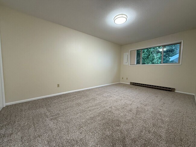 Building Photo - Vintage Upstairs 2 Bedroom With Patio In Hollywood District ~ Near It All! Off Street Parking~ Pe...