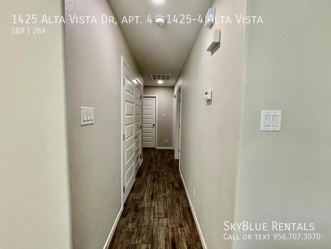 Building Photo - 1425 Alta Vista Dr