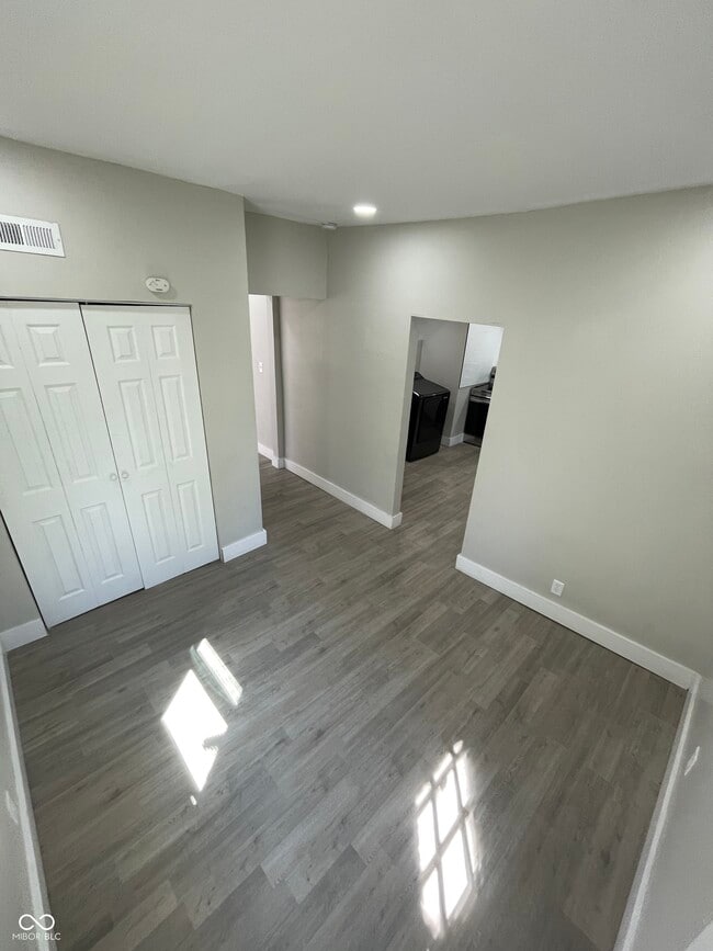 Building Photo - 321 E 31st St