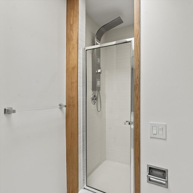 Building Photo - 709 Ann St