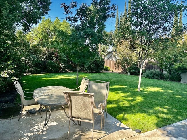 Building Photo - Charming 3/1 in the Heart of Tower Distict