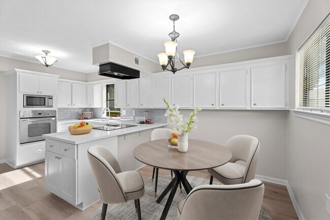 Building Photo - 16015 Southampton Dr