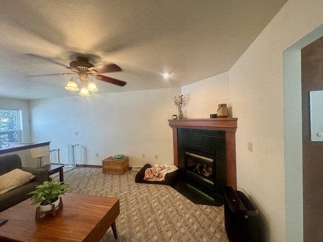 Building Photo - 2037-2039  River Point Court - 2039