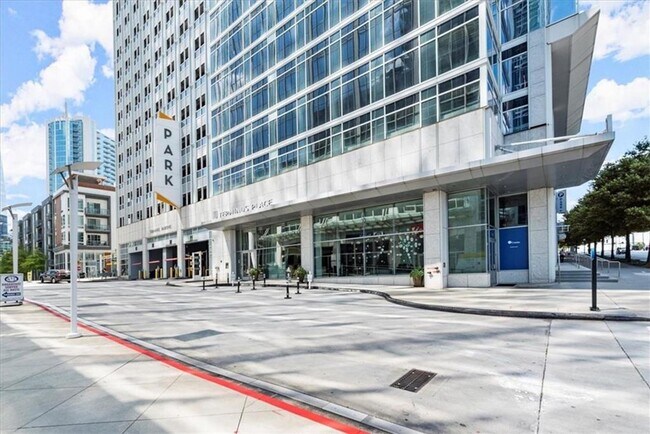 Building Photo - 10 Terminus Luxury 2 Bedroom Condo in Heart of Buckhead