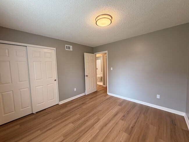 Building Photo - 3884 Kerston Dr