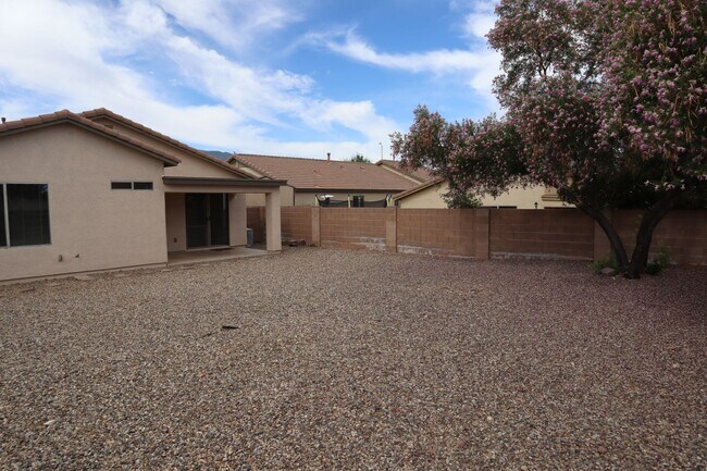 Building Photo - A Home You Have To See To Believe!!!