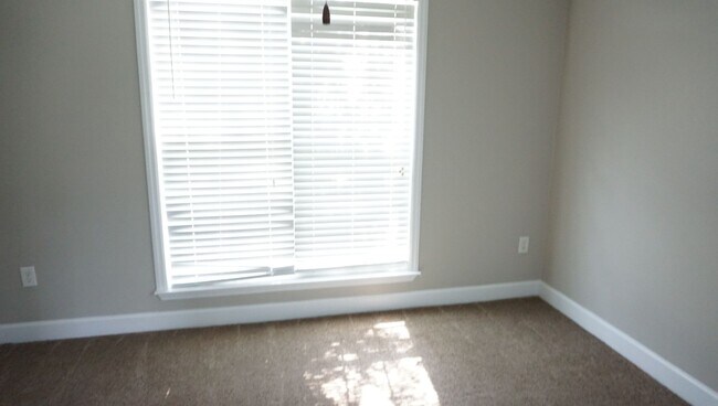 Building Photo - Luxury in Lakeland, GA