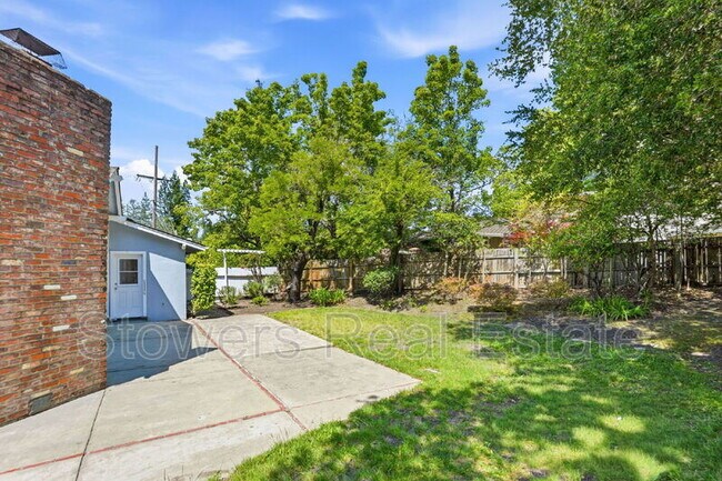 Building Photo - 10 Corte Del Rey