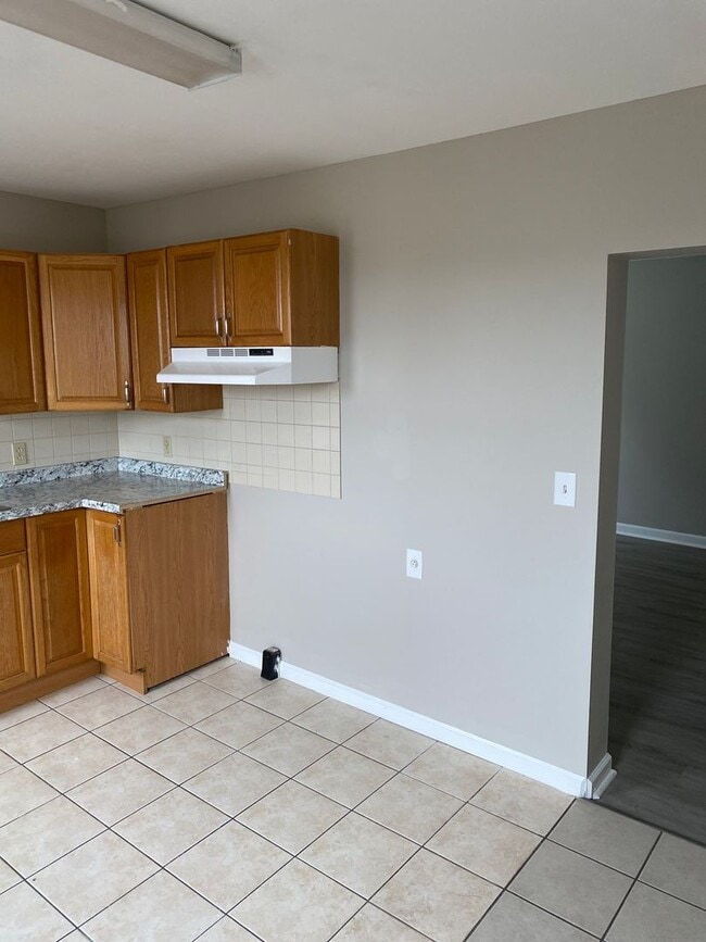 Building Photo - 142 Walnut St