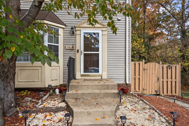 Building Photo - 7417 Wilma Ln