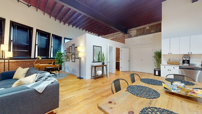 Building Photo - 19 Stanhope St