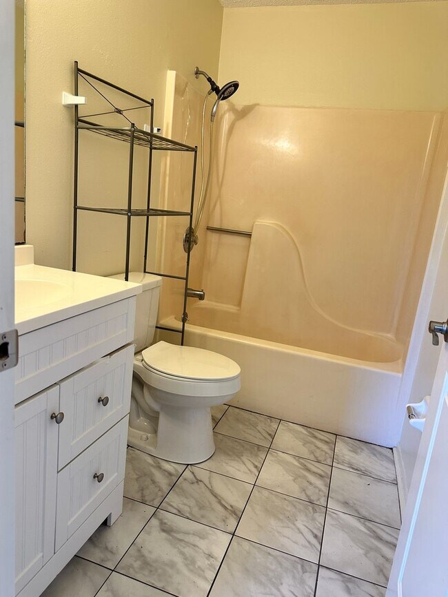 Building Photo - 11151 Pendleton Ave