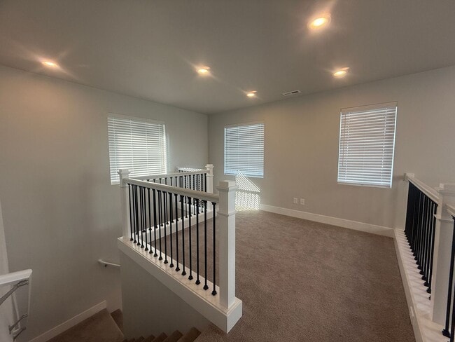 Building Photo - Beautiful 3-Bedroom + Bonus Loft Home in B...