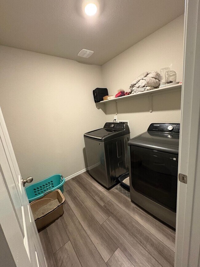 Building Photo - 4 bedrooms Home in Creekside Hills