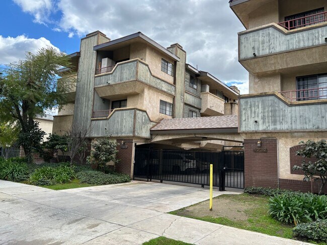 Building Photo - 1232 Orange Grove Ave