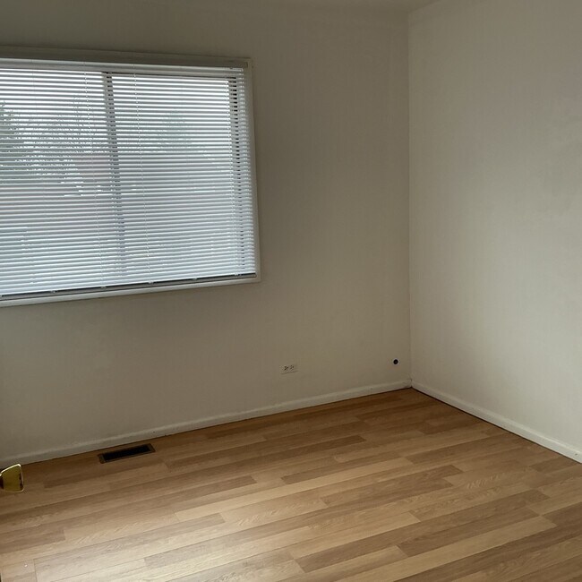 Building Photo - 2333 Windsor Ln