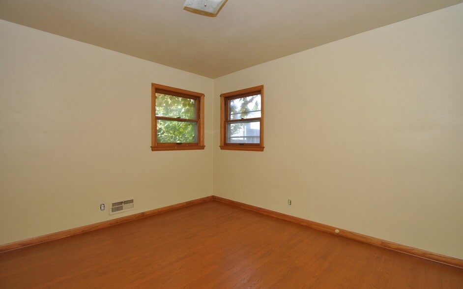 Building Photo - 3036 S Delaware Ave