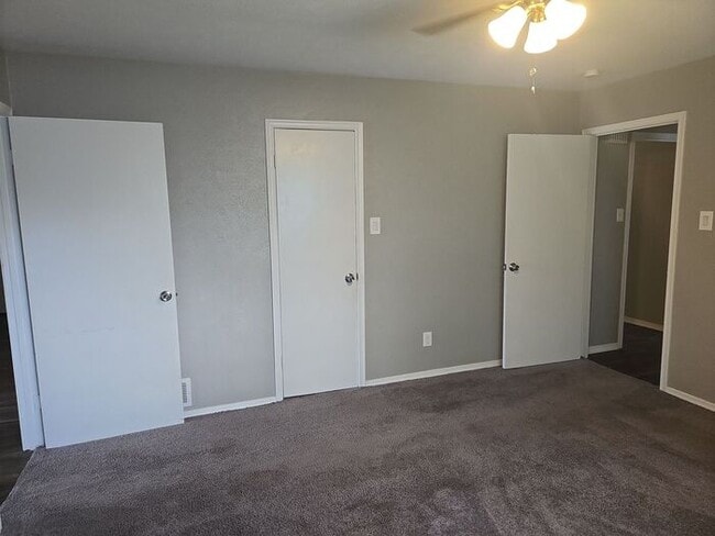Building Photo - Richardson 2 Bedroom 2 Bathroom and 1 Car ...