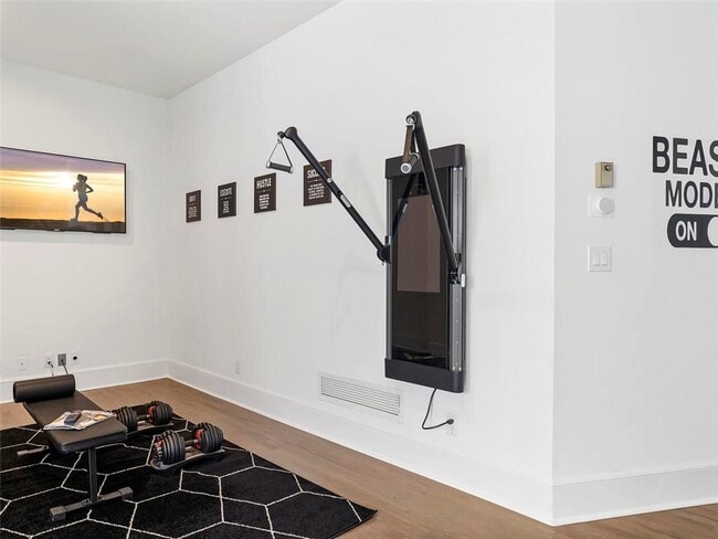Building Photo - 997 Davis Dr NW