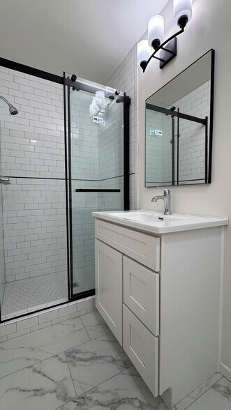 Building Photo - 716 Glenway Dr