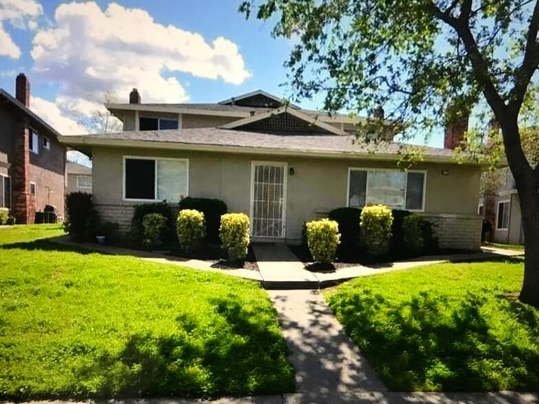 Building Photo - 4141 Apostolo Cir