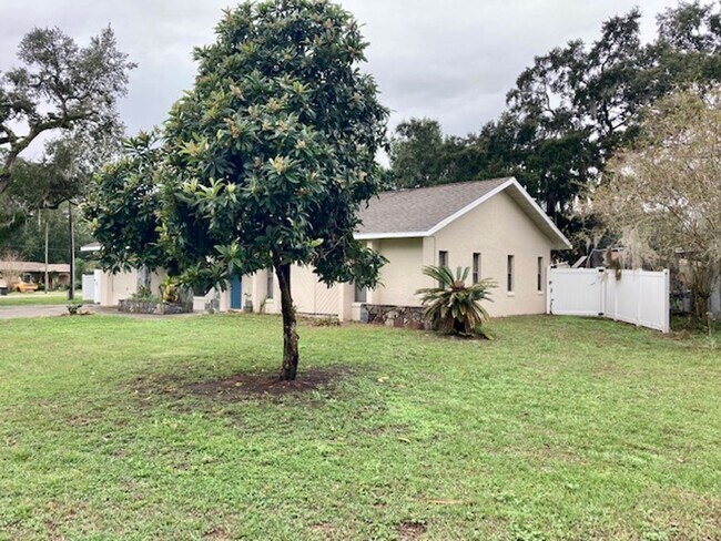 Building Photo - 3/2 Home with Fenced-in Yard!