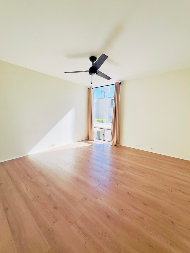 Building Photo - 251 E La Verne Way