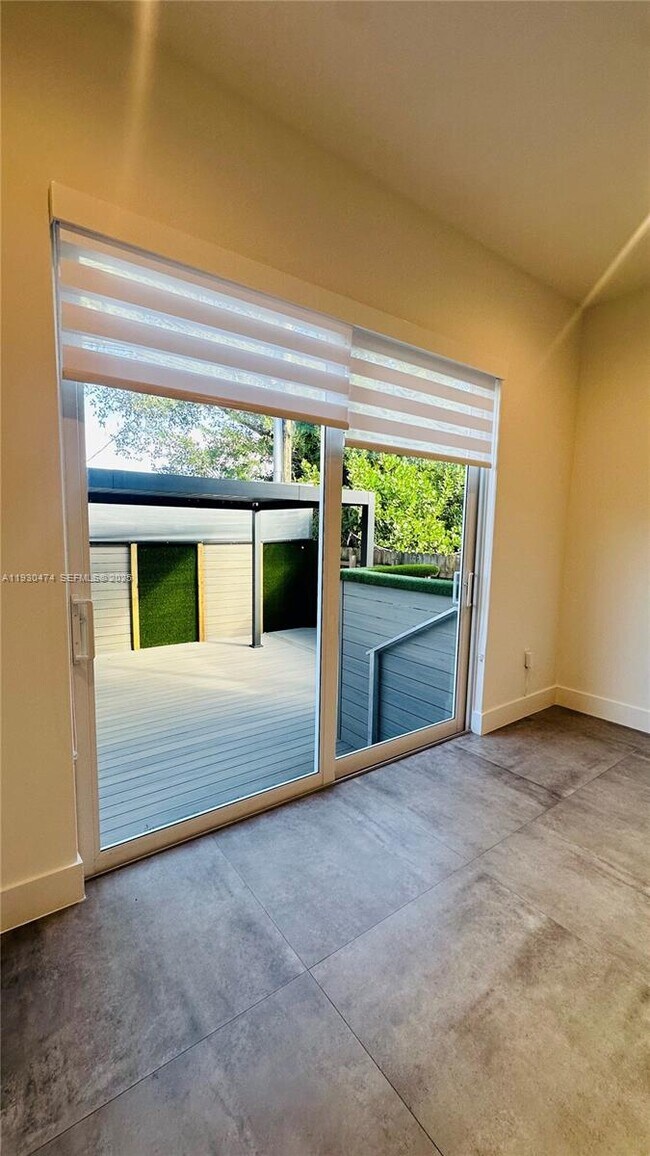 Building Photo - 3653 SW 25th St