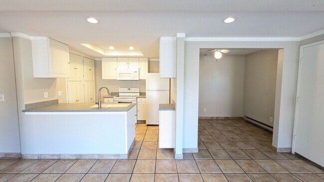 Building Photo - Reduced! Large pets ok! One bed plus office