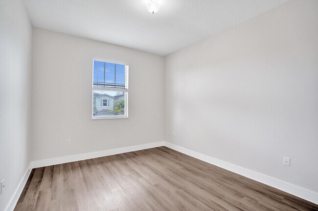 Building Photo - 4926 NW 48th Terrace