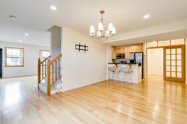 Primary Photo - 210 Broadway