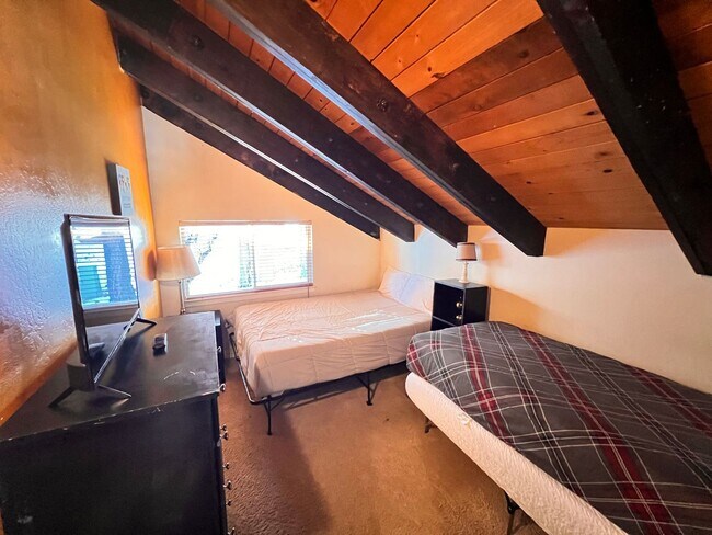 Building Photo - Fully Furnished Rental