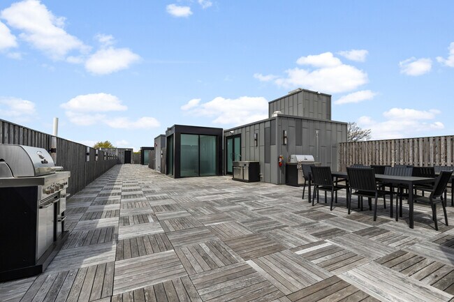 Building Photo - 33 Calvert St