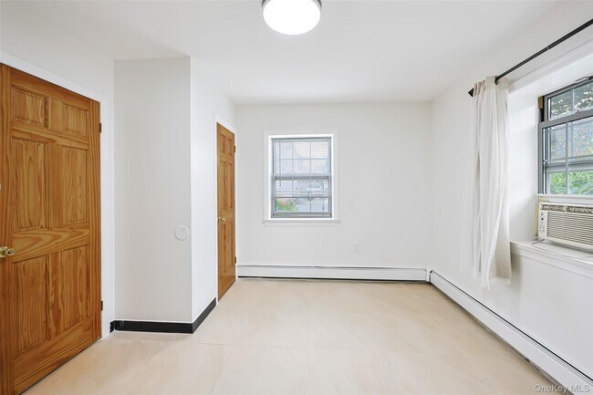 Building Photo - 90-01 70th Dr