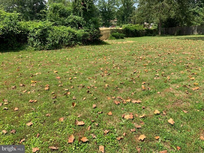 Building Photo - 1334 Mayflower Dr