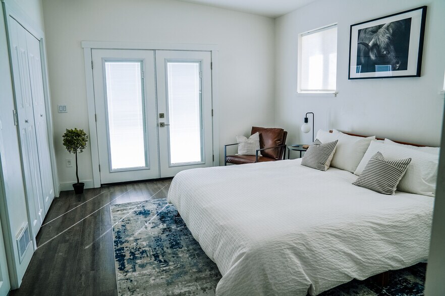 master with french doors to the patio - 525 8th Ave W