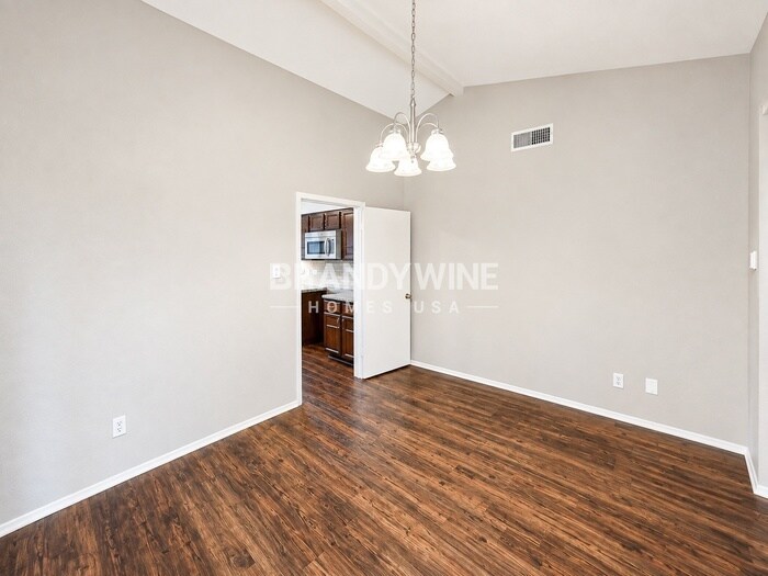 Building Photo - 3025 Jamestown Dr